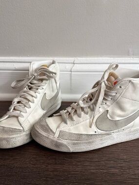 Nike Women's High-Top Sneakers in White and Light Gray